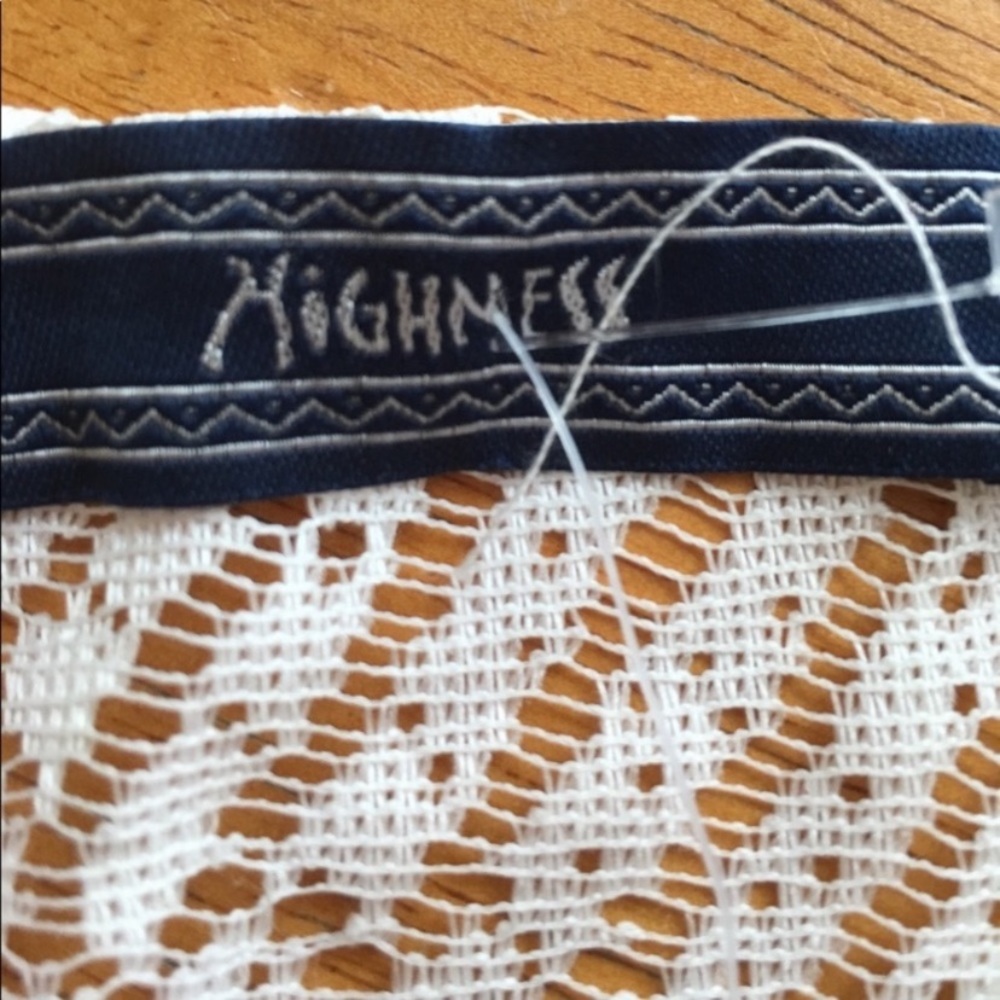 Highness Lace Coverup - Picture 4 of 8